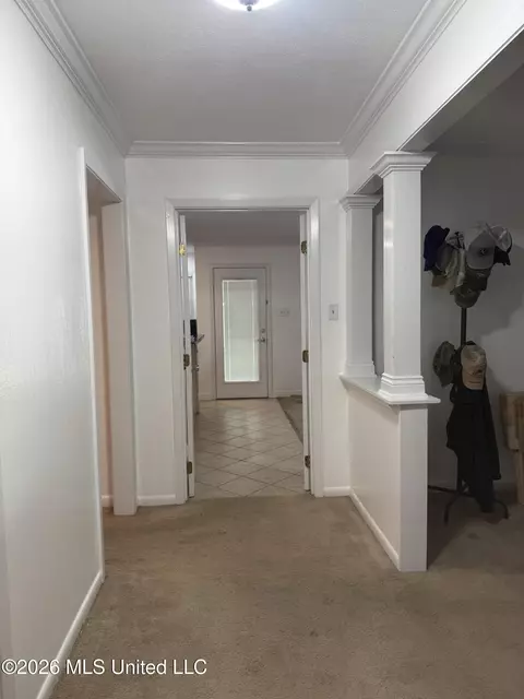 Entry Way - 109 N Meadow Rd, Natchez, MS 39120 photo 1 of 1