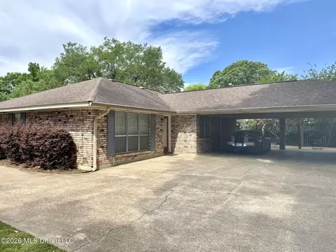 Exterior - 109 N Meadow Rd, Natchez, MS 39120 photo 2 of 2