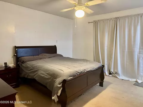 Bedroom - 109 N Meadow Rd, Natchez, MS 39120 photo 2 of 5