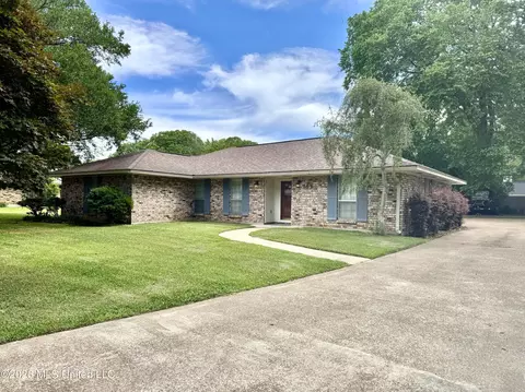 Exterior - 109 N Meadow Rd, Natchez, MS 39120 photo 1 of 2