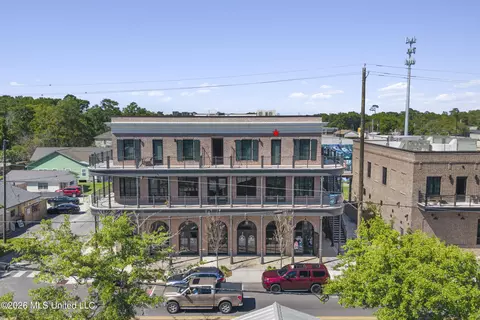 1515 Government St #A305, Ocean Springs, MS 39564