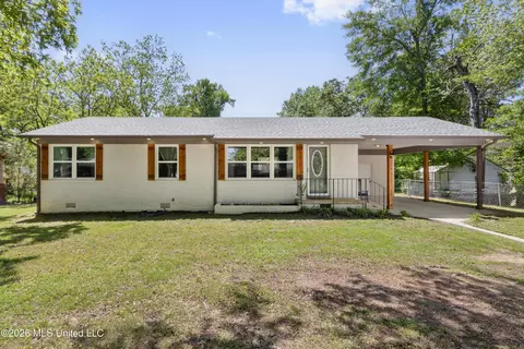 679 Coleman Ave, Holly Springs, MS 38635
