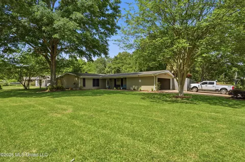 Exterior - 100 Crimson Ln, Brandon, MS 39042 photo 2 of 8