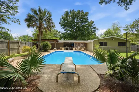 Exterior - 100 Crimson Ln, Brandon, MS 39042 photo 1 of 8