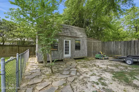 Exterior - 100 Crimson Ln, Brandon, MS 39042 photo 5 of 8