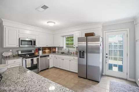 Kitchen - 100 Crimson Ln, Brandon, MS 39042 photo 1 of 2
