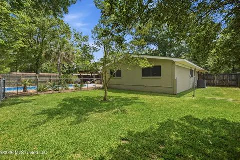 Exterior - 100 Crimson Ln, Brandon, MS 39042 photo 7 of 8
