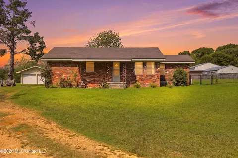 1046 S Mcgregor St, Wiggins, MS 39577