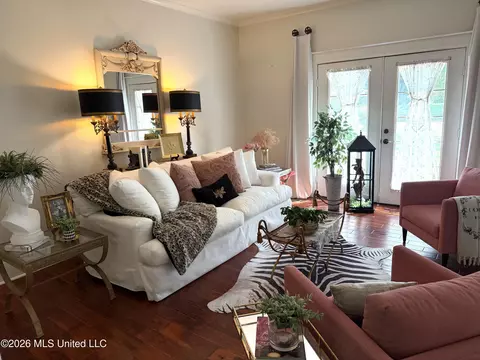Living - 2155 Mount Pleasant, Hernando, MS 38632 photo 4 of 4
