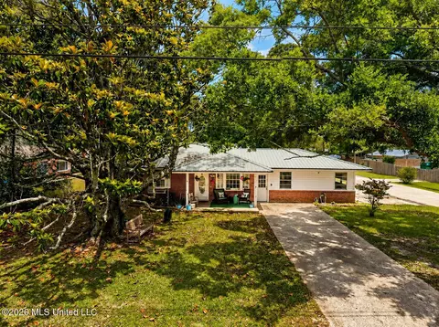 1919 Stuart Ave, Ocean Springs, MS 39564