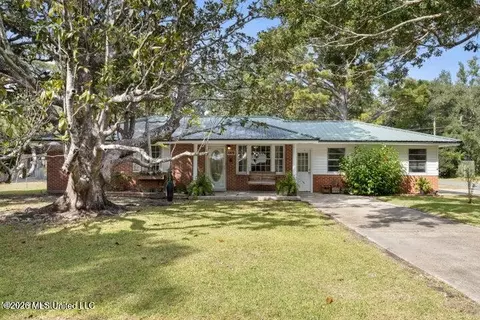 1919 Stuart Ave, Ocean Springs, MS 39564