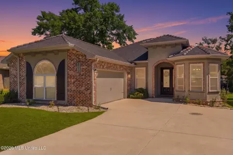 Exterior - 87112 Highpoint Dr, Diamondhead, MS 39525 photo 5 of 11
