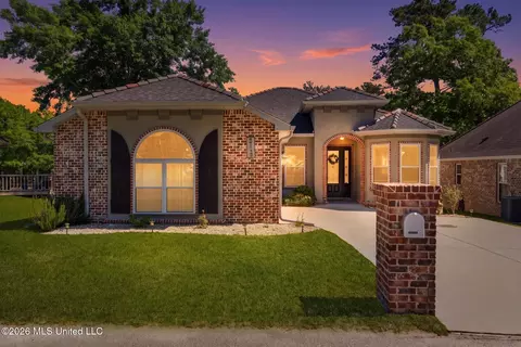 87112 Highpoint Dr, Diamondhead, MS 39525