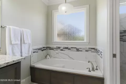 Bath - 87112 Highpoint Dr, Diamondhead, MS 39525 photo 2 of 7