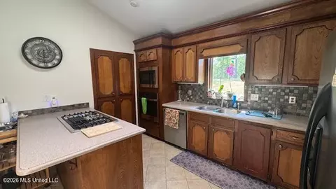 Kitchen - 116 Meadowview Dr, Brandon, MS 39047 photo 1 of 3