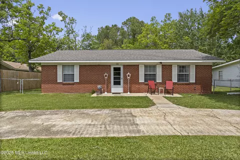 113 Alicia St, Pass Christian, MS 39571