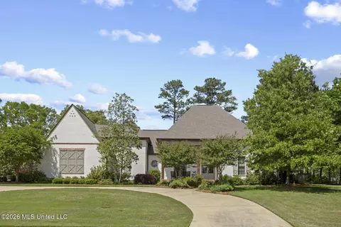 260 Hidden Oaks Dr, Ridgeland, MS 39157