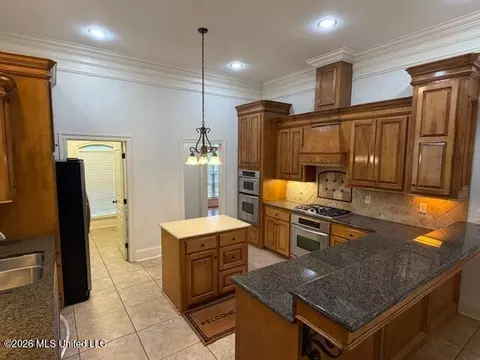 Kitchen - 273 Cornerstone Dr, Brandon, MS 39042 photo 4 of 5