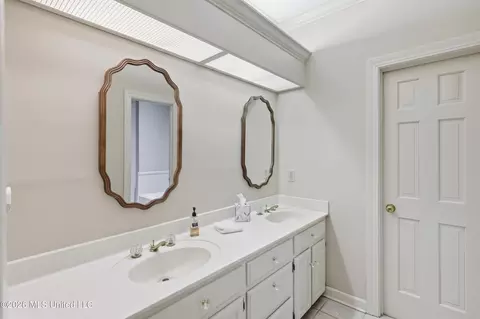 Bath - 9 Avery Cir, Jackson, MS 39211 photo 1 of 5
