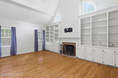 Living - 9 Avery Cir, Jackson, MS 39211 photo 4 of 4