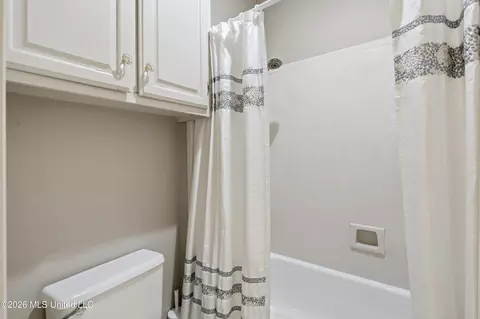 Bath - 9 Avery Cir, Jackson, MS 39211 photo 4 of 5