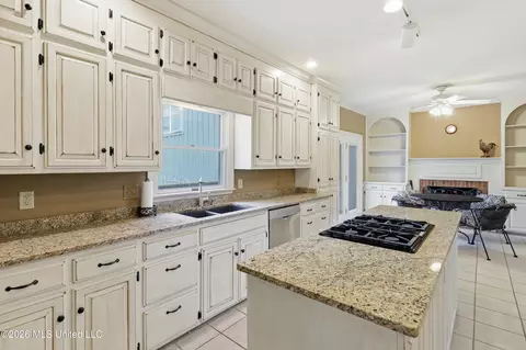 Kitchen - 9 Avery Cir, Jackson, MS 39211 photo 3 of 5