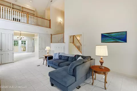 Living - 9 Avery Cir, Jackson, MS 39211 photo 2 of 4