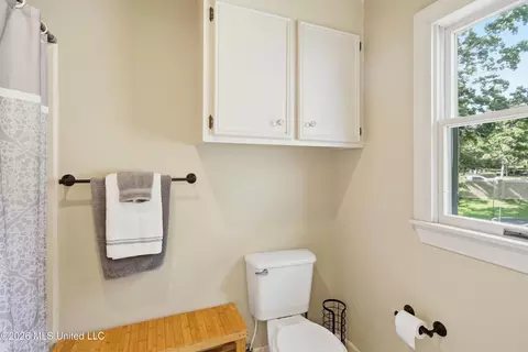 Bath - 9 Avery Cir, Jackson, MS 39211 photo 5 of 5
