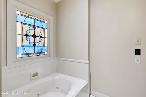 Bath - 9 Avery Cir, Jackson, MS 39211 photo 2 of 5