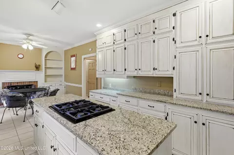 Kitchen - 9 Avery Cir, Jackson, MS 39211 photo 4 of 5