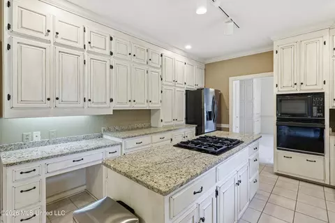 Kitchen - 9 Avery Cir, Jackson, MS 39211 photo 2 of 5
