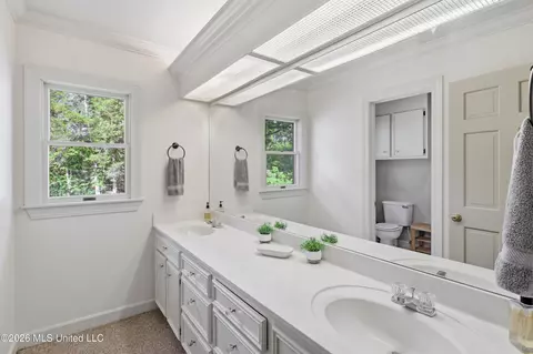 Bath - 9 Avery Cir, Jackson, MS 39211 photo 3 of 5