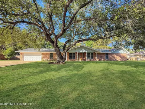 703 Tantallon Dr, Ocean Springs, MS 39564