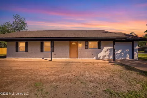 104 8th St, Long Beach, MS 39560