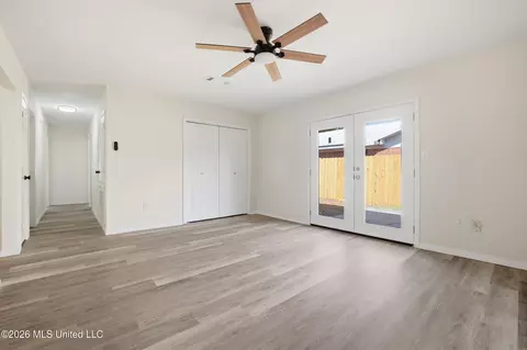 Living - 104 8th St, Long Beach, MS 39560 photo 3 of 4