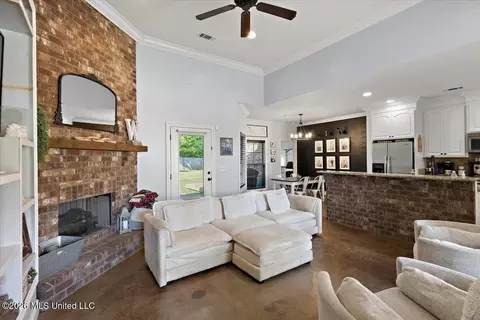 Living - 434 Pecan Cir, Brandon, MS 39042 photo 1 of 2