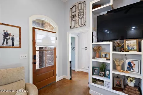 Entry Way - 434 Pecan Cir, Brandon, MS 39042 photo 1 of 4