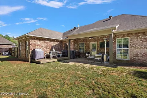 Exterior - 434 Pecan Cir, Brandon, MS 39042 photo 5 of 12