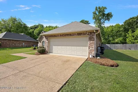 Exterior - 434 Pecan Cir, Brandon, MS 39042 photo 2 of 12