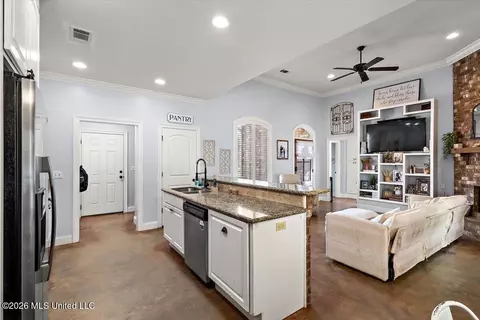 Entry Way - 434 Pecan Cir, Brandon, MS 39042 photo 3 of 4