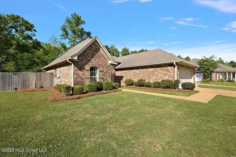 Exterior - 434 Pecan Cir, Brandon, MS 39042 photo 3 of 12