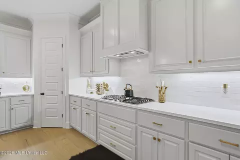 Kitchen - 230 Lost Oak Ln, Brandon, MS 39047 photo 3 of 5