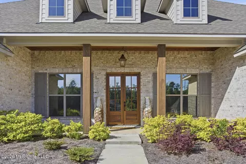 Exterior - 230 Lost Oak Ln, Brandon, MS 39047 photo 7 of 9