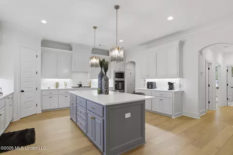 Kitchen - 230 Lost Oak Ln, Brandon, MS 39047 photo 1 of 5