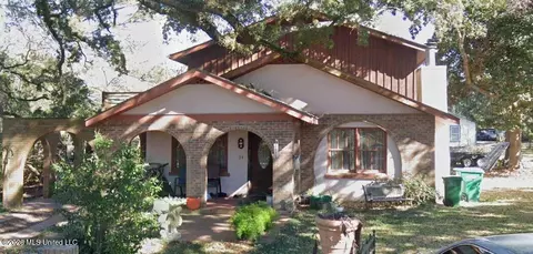 608 Magnolia Ave, Ocean Springs, MS 39564