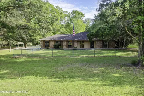 171 Northwood Dr, Carriere, MS 39426