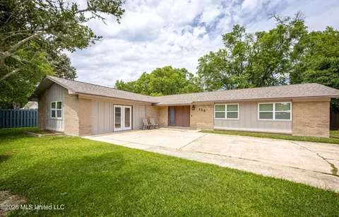 135 La Branche Ave, Ocean Springs, MS 39564
