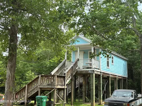 6151 Old Hill Rd, Bay Saint Louis, MS 39520