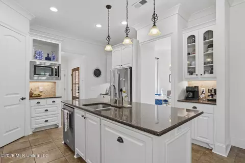 Kitchen - 124 Grayhawk Dr, Madison, MS 39110 photo 2 of 4