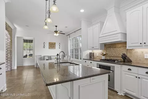 Kitchen - 124 Grayhawk Dr, Madison, MS 39110 photo 4 of 4